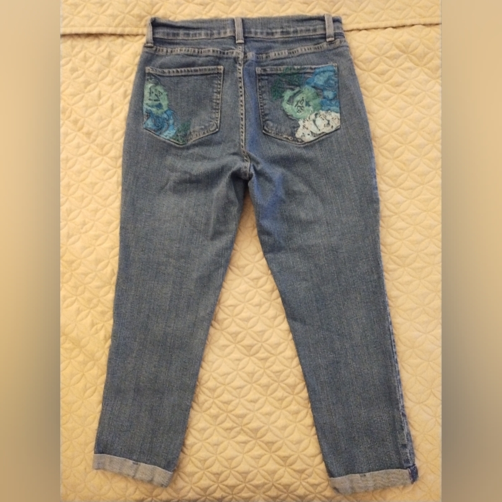 NYDJ Straight Leg Cropped Ankle Stretch Floral Embroidered Jeans size 10P EUC